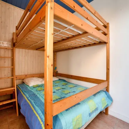 Rent this 2 bed house on Noirmoutier-en-l'Île in 11 Rue du Puits Neuf, 85330 Noirmoutier-en-l'Île