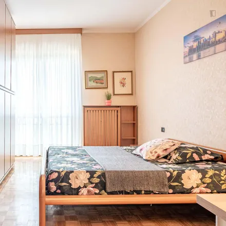 Rent this 5 bed room on Via Pellegrino Rossi 63 in 20161 Milan MI, Italy