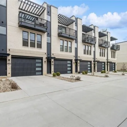 Image 1 - School Street, Des Moines, IA 50309, USA - Townhouse for sale