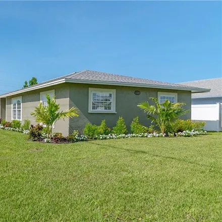 Image 4 - 799 93rd Avenue North, Collier County, FL 34108, USA - House for sale