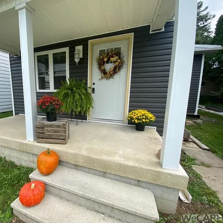 Buy this 3 bed house on 428 North High Street in Kenton, OH 43326