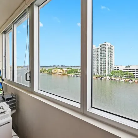 Image 5 - 7929 West Drive, North Bay Village, Miami-Dade County, FL 33141, USA - Apartment for rent