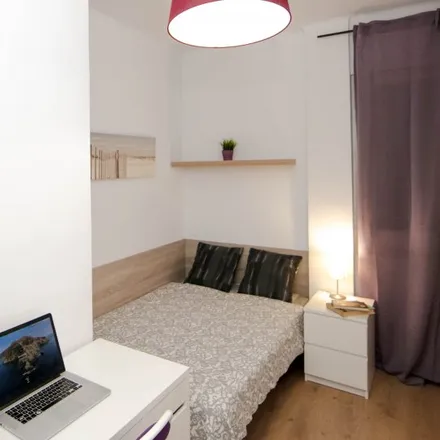 Rent this 5 bed room on Carrer de Casanova in 78, 08001 Barcelona