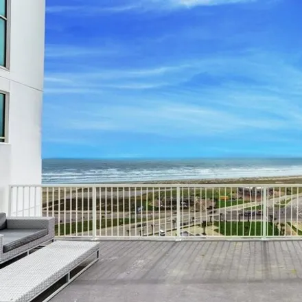 Buy this 3 bed condo on 571 Avenue H in Galveston, TX 77550