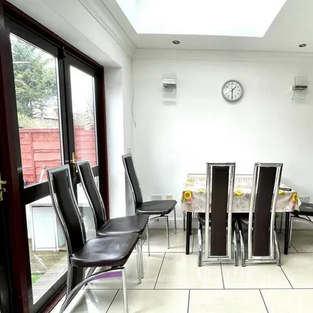 Image 2 - The Vale, Childs Hill, London, NW11 8SN, United Kingdom - Duplex for rent