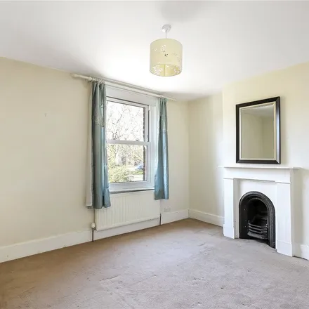 Rent this 3 bed apartment on 26 Eastgate Street in Winchester, SO23 8EB