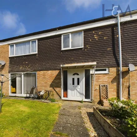 Rent this 3 bed townhouse on Pollard Gardens in Stevenage, SG1 5NT