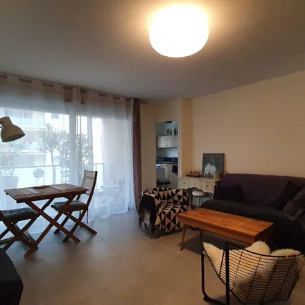 Rent this 2 bed apartment on Grand Horizon in Rue des Docks, 13002 Marseille