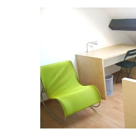 Rent this 12 bed room on Impasse du Pré - Weidegang 5 in 1040 Etterbeek, Belgium