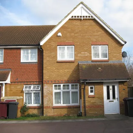 Rent this 3 bed duplex on 82 Clonmel Close in Reading, RG4 5BF