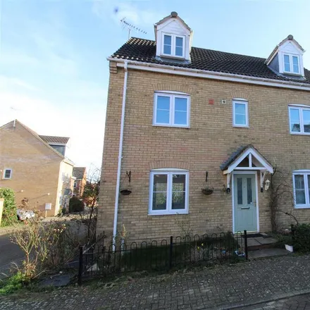 Rent this 4 bed house on Boleyn Avenue in Peterborough, PE2 9RA