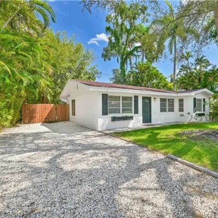 Image 2 - 1359 Cordova Avenue, Fort Myers, FL 33901, USA - House for sale