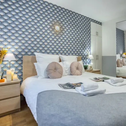 Rent this 3 bed apartment on Paris