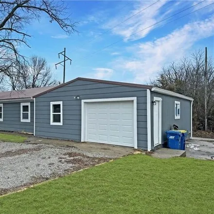 Buy this 3 bed house on 910 North Titus Avenue in Excelsior Springs, MO 64024