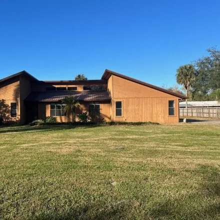 Buy this 3 bed house on 173 Timber Lane Crossing in Putnam County, FL 32177