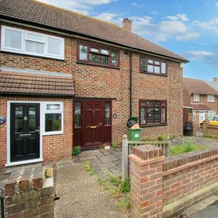 Image 1 - Campion Grove, London, RM3 8FH, United Kingdom - House for rent