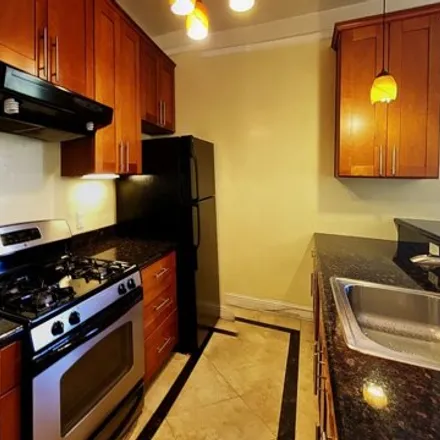 Rent this 2 bed apartment on Darien Apartments in 1505 Jackson Street, Oakland