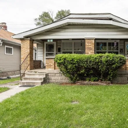 Buy this studio house on 613 North Chester Avenue in Indianapolis, IN 46201