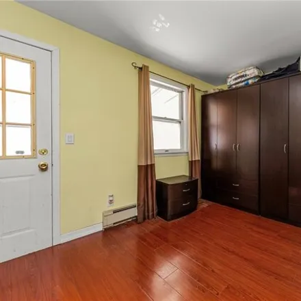 Image 3 - 20-30 1/2 127th Street, New York, NY 11356, USA - House for sale