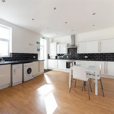 Rent this 6 bed apartment on Heaton Methodist Church in Simonside Terrace, Newcastle upon Tyne