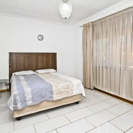 Image 8 - Jimmys killer prawns, Concorde Road East, Bedfordview, Gauteng, 2007, South Africa - Apartment for rent