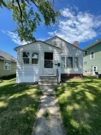 Buy this 2 bed house on 928 19th Avenue Southwest in West Cedar Rapids, Cedar Rapids