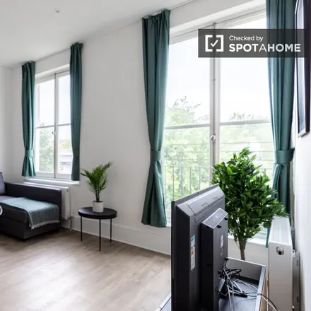 Rent this 1 bed apartment on Oliver Plaza in 33 Trebovir Road, London