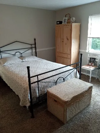 Rent this 1 bed room on Geringer Street in Cincinnati, OH 45225