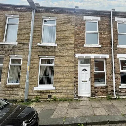 Rent this 3 bed townhouse on Delaval Crescent in Newsham, NE24 4AZ