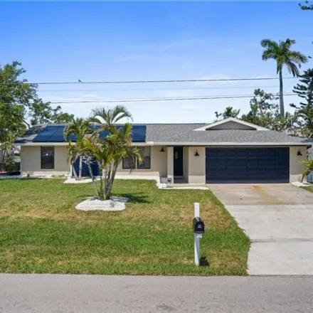 Image 2 - 908 Southeast 23rd Place, Cape Coral, FL 33990, USA - House for sale
