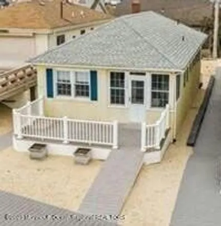 Buy this 3 bed house on 1 Bowling Green in Point Pleasant Beach, NJ 08742