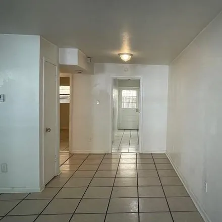 Image 4 - 1447 Saint Mary Street, New Orleans, LA 70130, USA - Apartment for rent