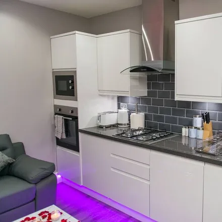 Image 8 - Kirklees, HD1 6DZ, United Kingdom - Apartment for rent