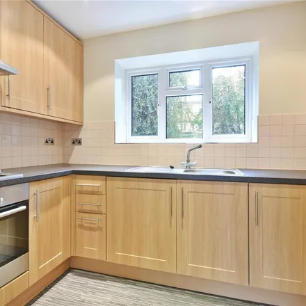 Image 2 - Vines Avenue, London, N3 2QE, United Kingdom - Apartment for rent