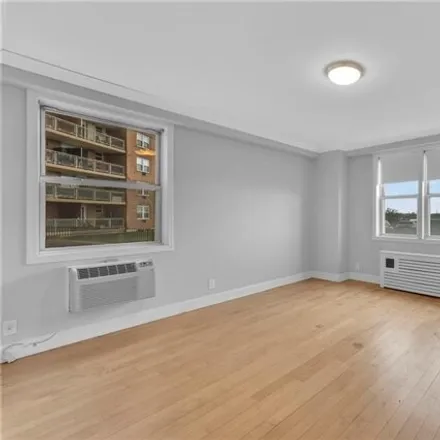 Image 6 - 5900 Arlington Avenue, New York, NY 10471, USA - Apartment for rent