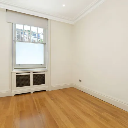 Rent this 3 bed apartment on 21/23 Cadogan Gardens in London, SW3 2RN