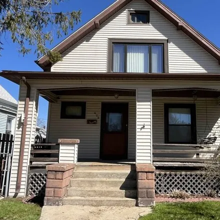 Buy this 3 bed house on 471 19th Avenue in Moline, IL 61265