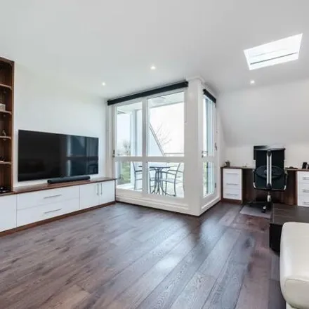Image 2 - Connaught Drive, London, NW11 6BJ, United Kingdom - Apartment for sale