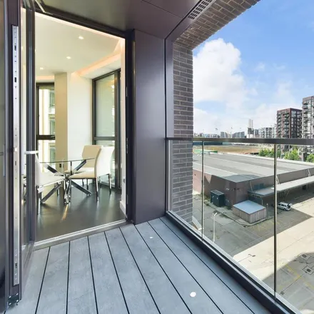 Image 4 - Thornes House, Ponton Road, Nine Elms, London, SW11 7DA, United Kingdom - Apartment for rent