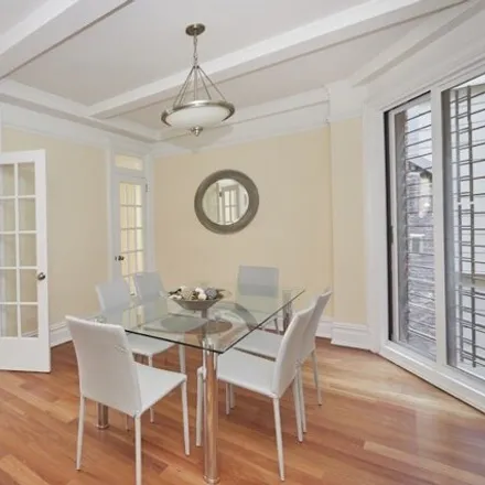Image 3 - 122 East 82nd Street, New York, NY 10028, USA - Apartment for sale