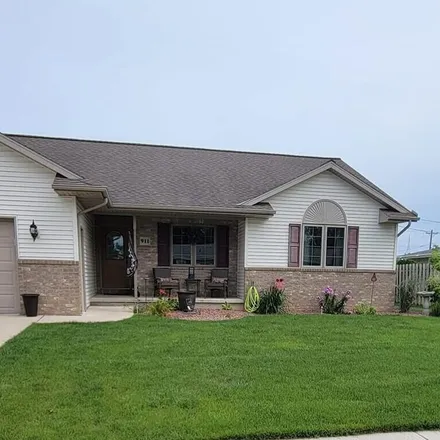 Buy this 5 bed house on 998 North 43rd Street in Manitowoc, WI 54220