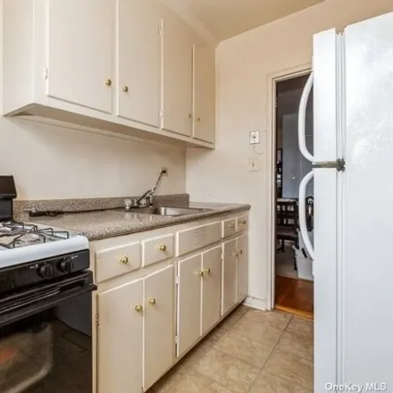 Image 5 - 141-05 A Pershing Cres Unit 511, New York, 11435 - Apartment for sale