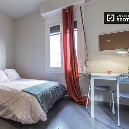 Rent this 4 bed room on Universitat de València in Carrer de Salvà, 46002 Valencia