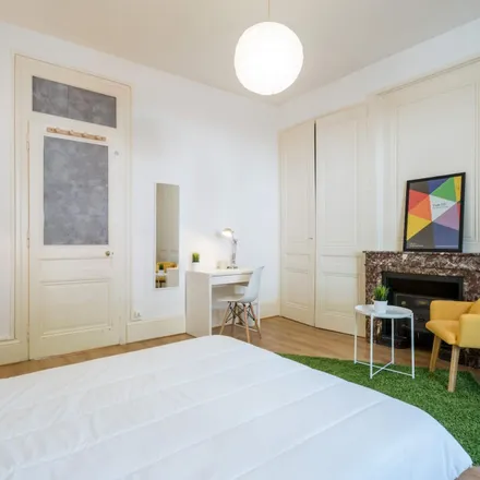 Rent this 3 bed room on 14 Rue de la Quarantaine in 69005 Lyon, France