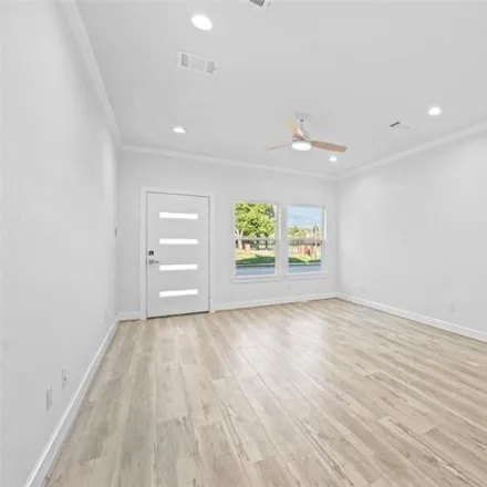 Image 3 - 3611 Amos Street, South Lawn, Houston, TX 77021, USA - House for sale