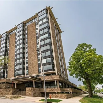 Image 1 - Rochester Towers, 207 5th Avenue Southwest, Rochester, MN 55902, USA - Condo for sale