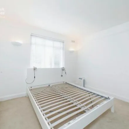 Image 7 - Derwent Court, Cecile Park, London, N8 9AR, United Kingdom - Apartment for sale