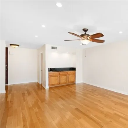 Image 7 - 5858 West 8th Street, Los Angeles, CA 90036, USA - Condo for sale