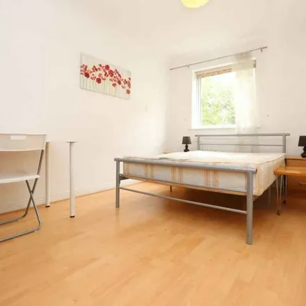 Rent this 3 bed apartment on Limehouse in Commercial Road, Ratcliffe
