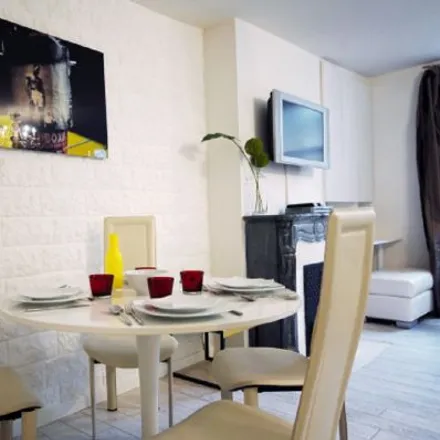Image 6 - 8 Rue Lamennais, 75008 Paris, France - Apartment for rent